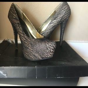 Black Lace stilettos 8.5